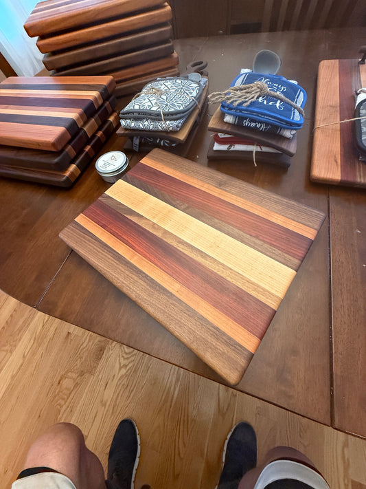 Edge grain cutting boards